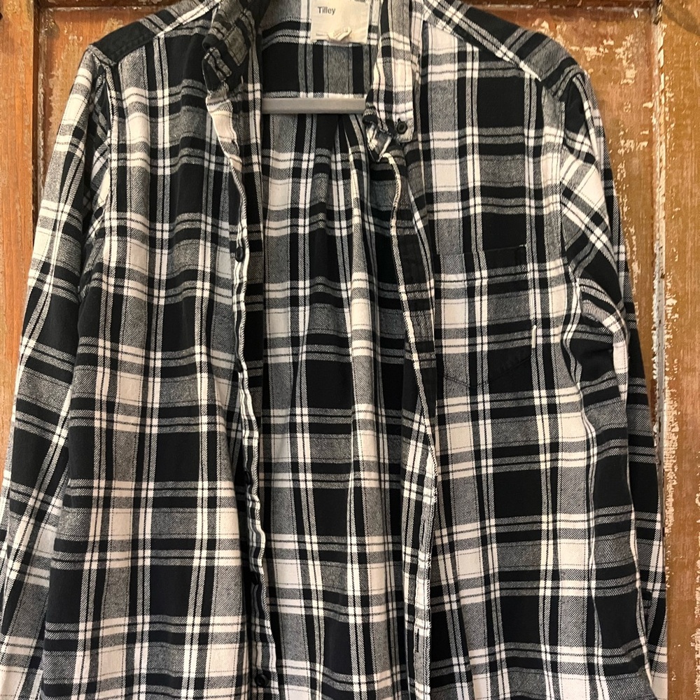 Tilley Men's Black and White Plaid Casual Button Down Shirt
